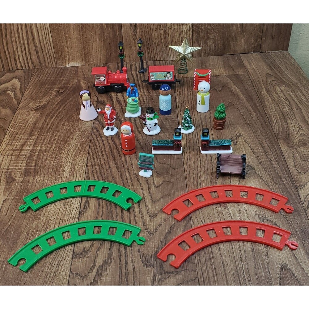 Wind Up Merry Christmas Village Train Set 1:64 Scale Lot of 20+